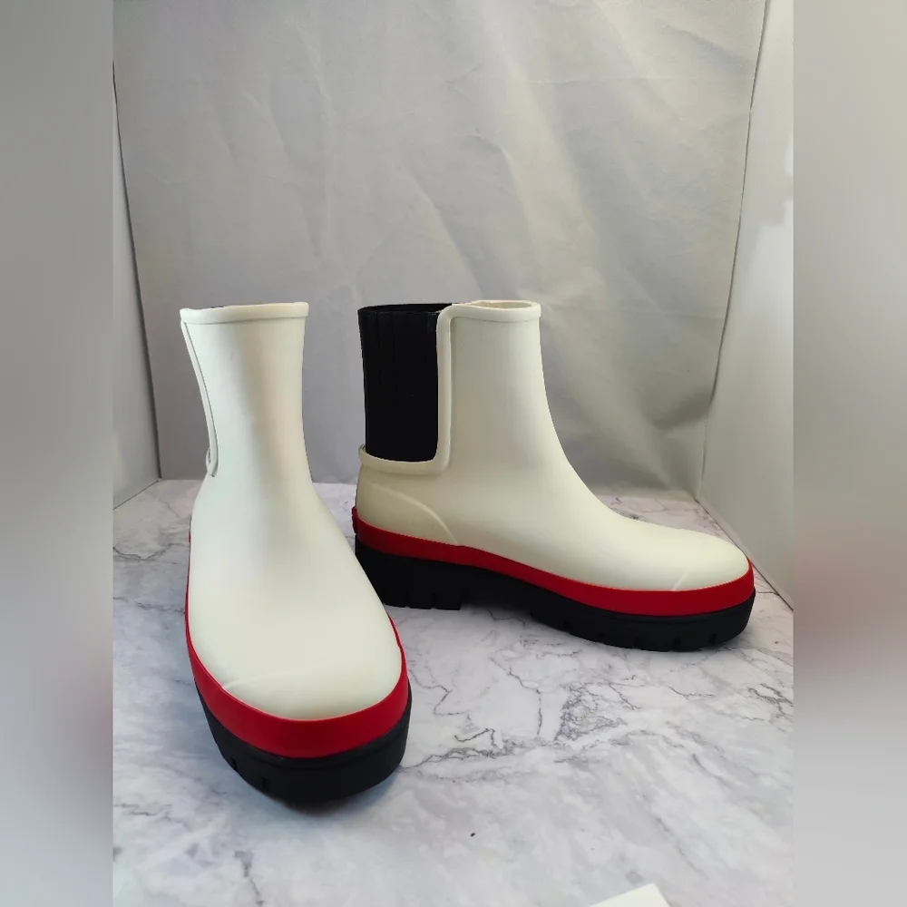 TORY BURCH White Foul Weather Hurricane Ankle Boots Size 10M Ivory/Perfect Black
